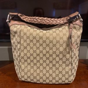 Gucci Large Authentic bucket handbag. Excellent condition. Dust storage bag
